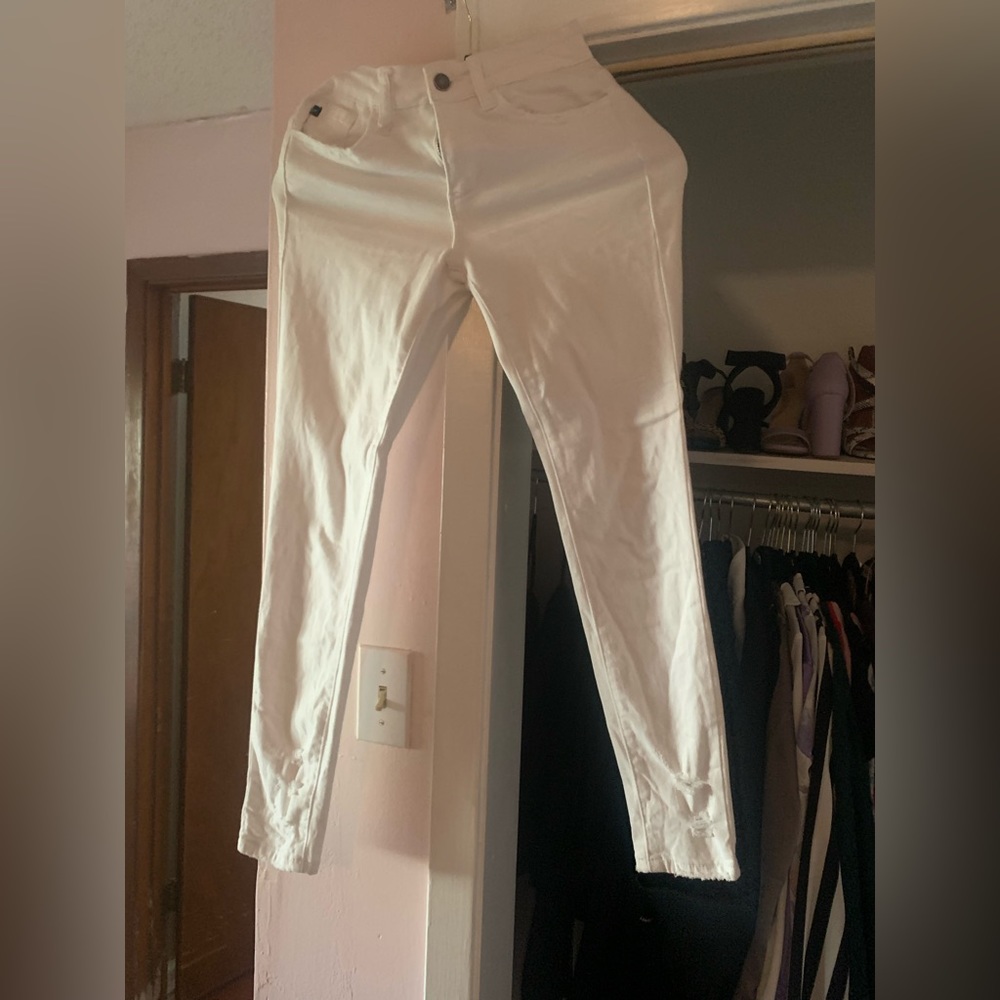 White distressed skinny jeans